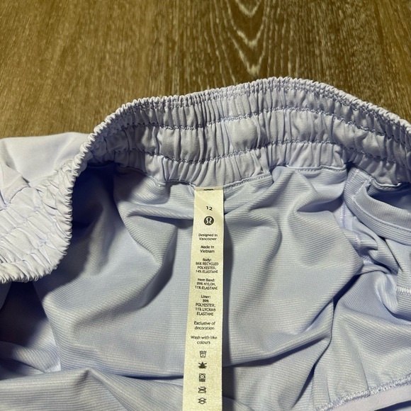 Lululemon Hotty Hot Low Rise Lined Short 2.5” - Picture 3 of 4